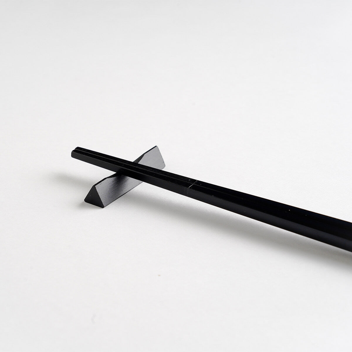 黒燿螺鈿(こくようらでん) 24~22cm 専用箸置き・専用ボックス付き 【若狭塗箸】