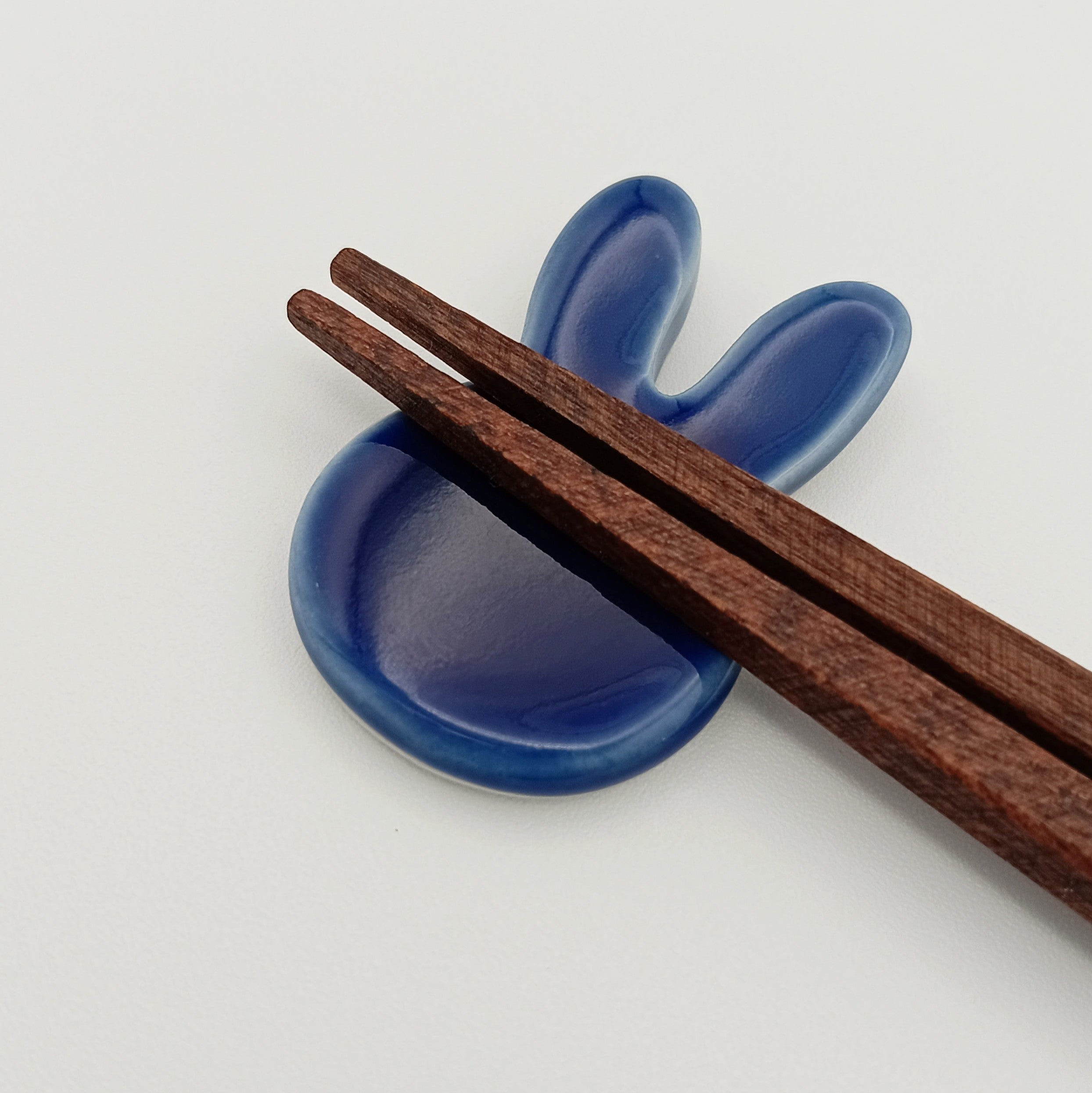 はし置き るりうさぎ