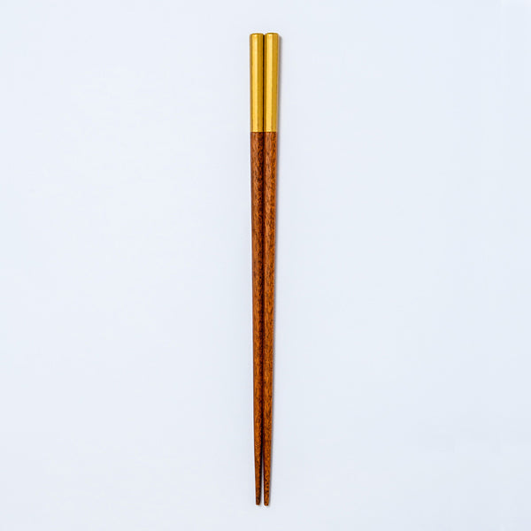 金銀の輝きがアクセント